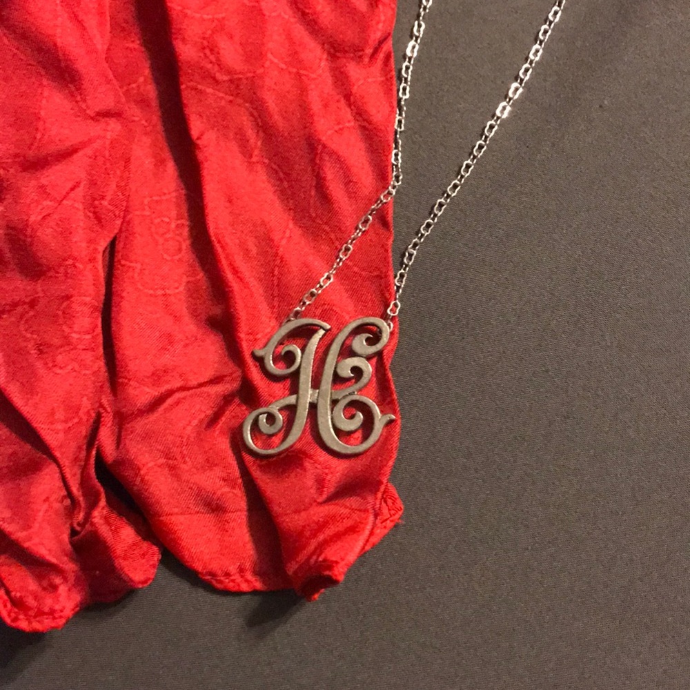 Thirty-One H Pendant with 18” chain